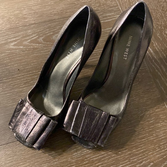 Nine West metallic black heels size 8.5 - Picture 1 of 3